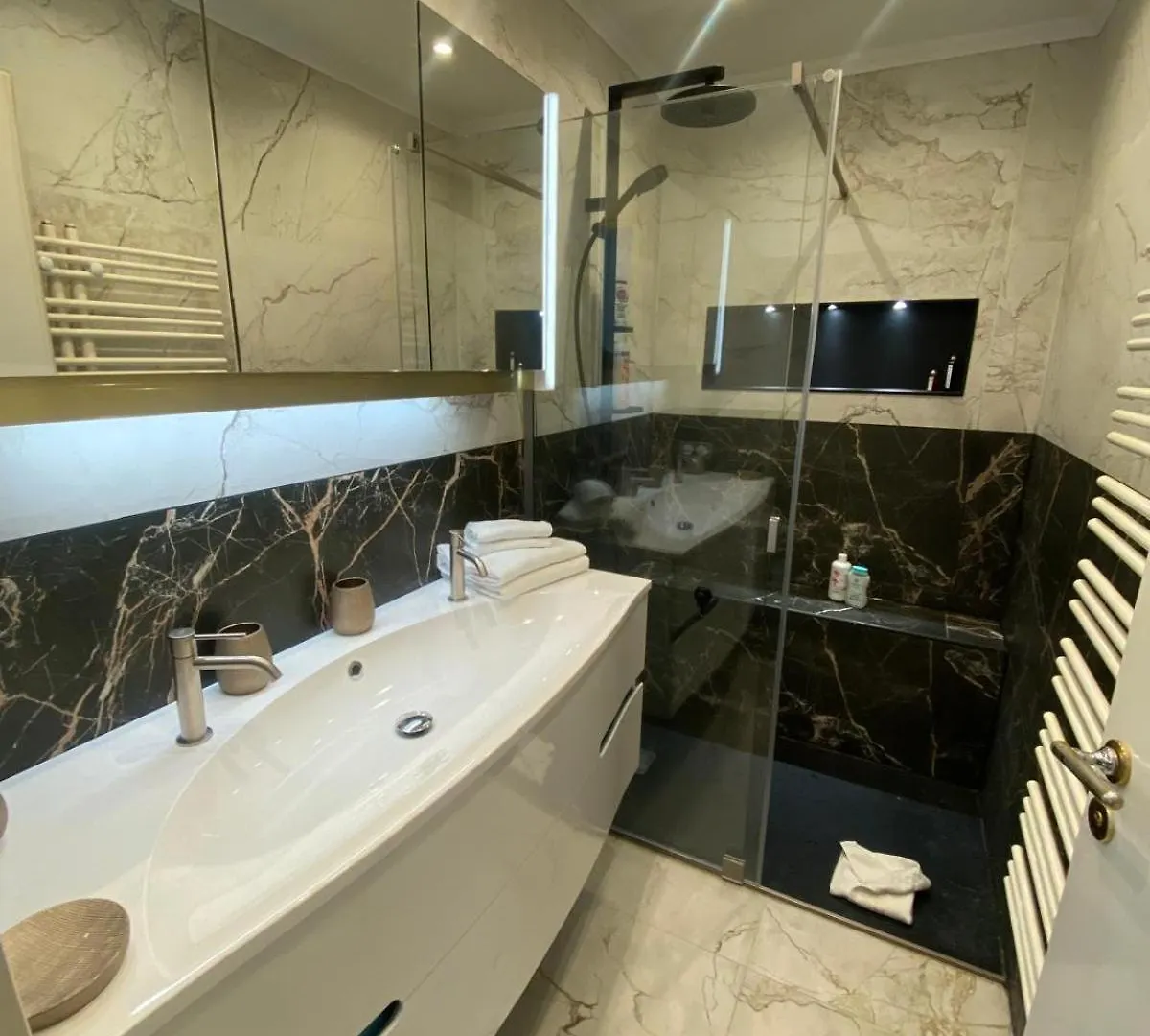 Villa Sur Le Toit Au Centre De Cannes 0*,  France